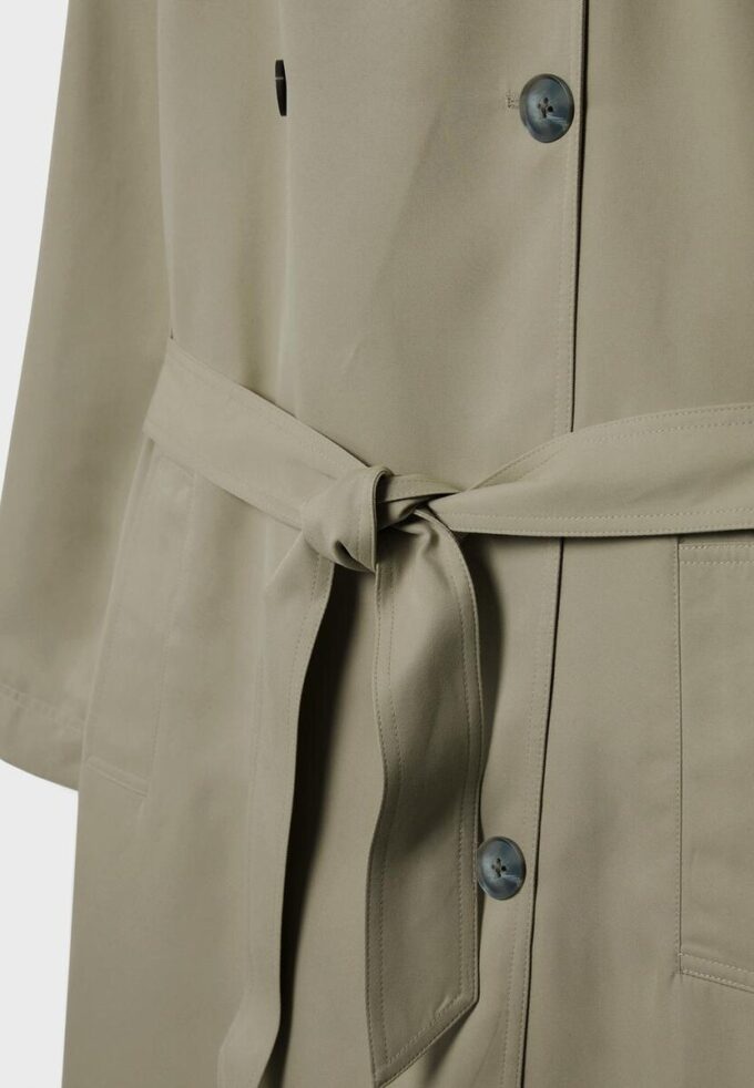 Trench lungo e fluido Trench lungo e fluido