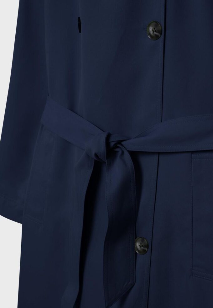 Trench lungo e fluido