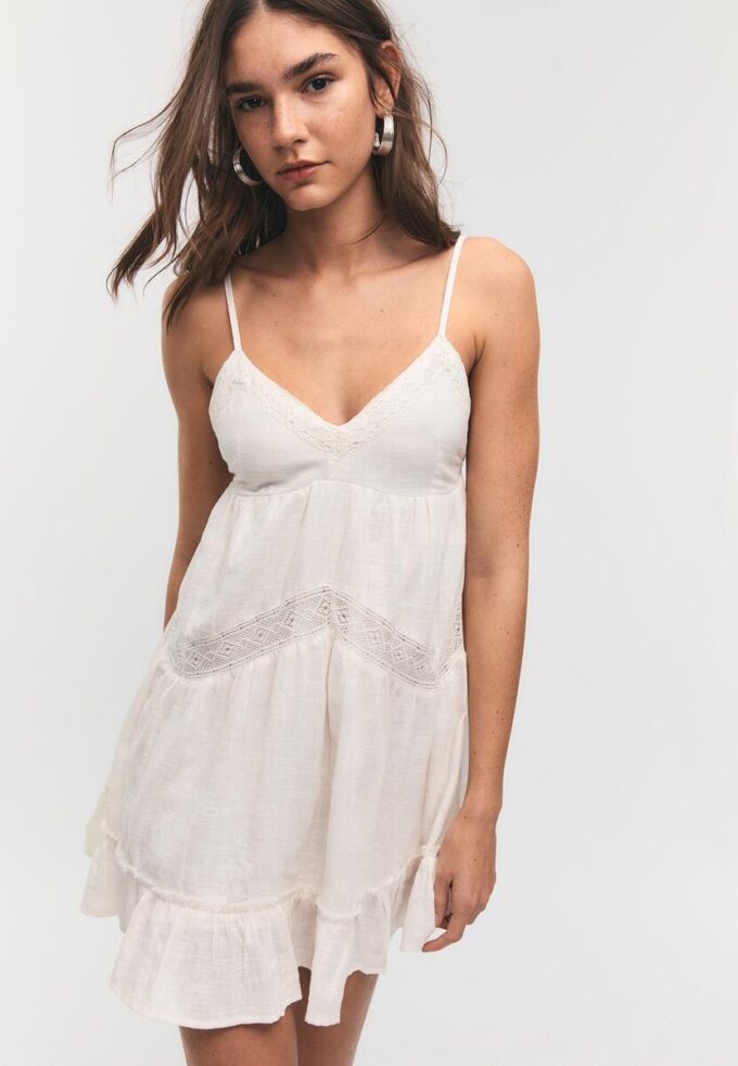 Vestito corto con dettagli in pizzo