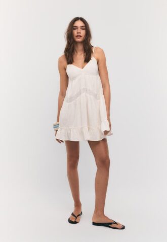 Vestito corto con dettagli in pizzo