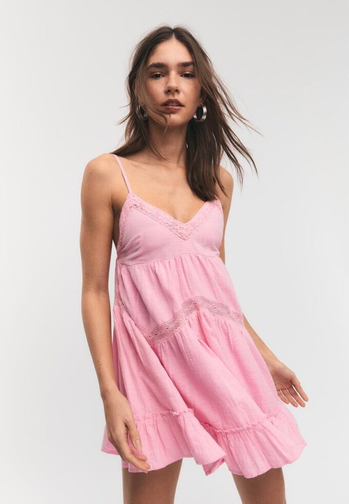 Vestito corto con dettagli in pizzo