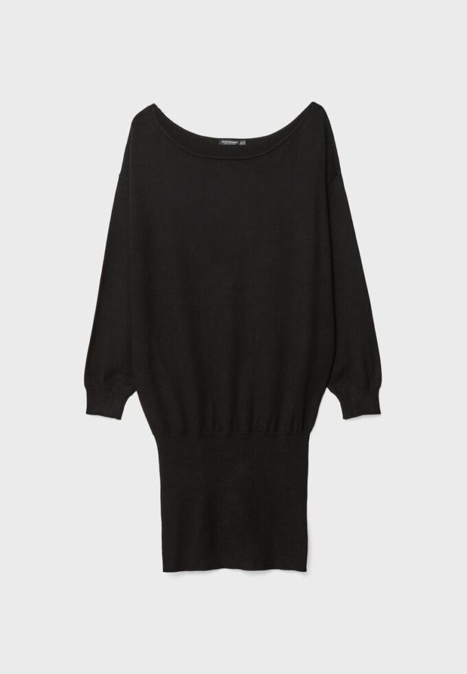 Vestito corto in maglia con scollo a barchetta