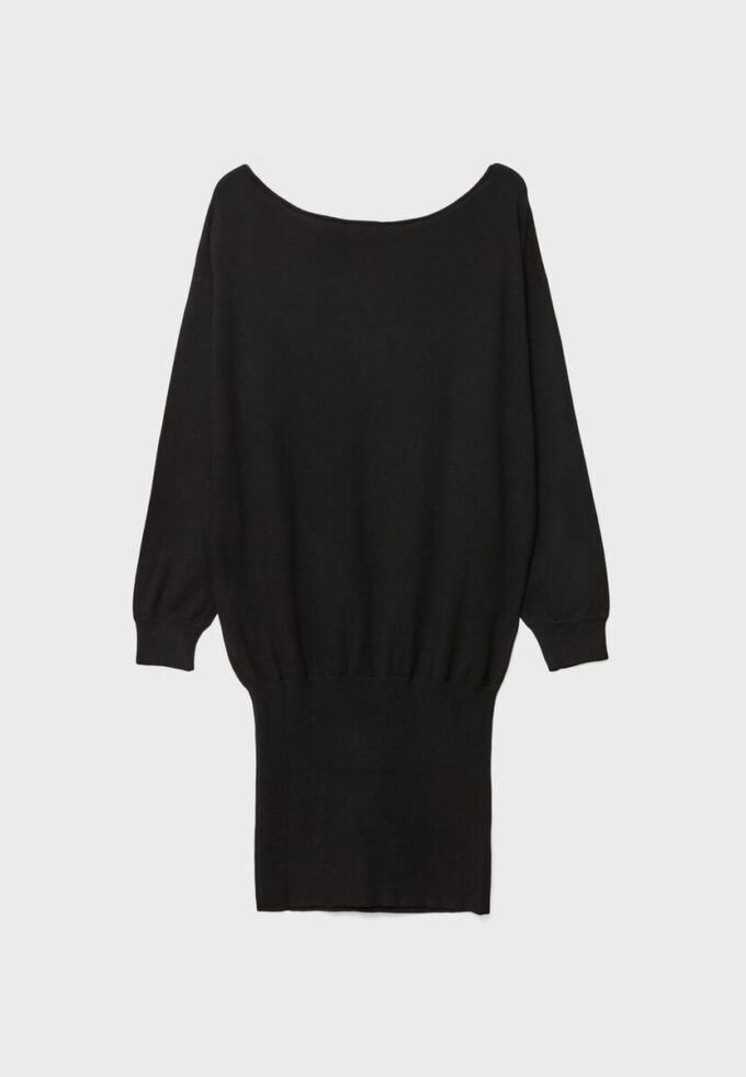 Vestito corto in maglia con scollo a barchetta