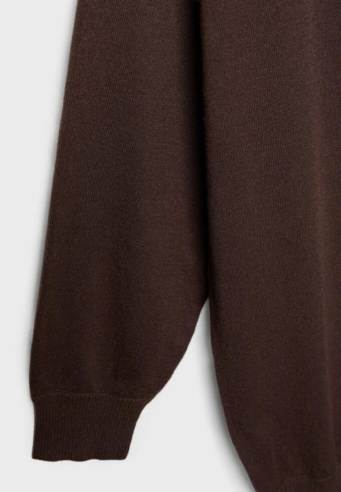 Vestito corto in maglia con scollo a barchetta