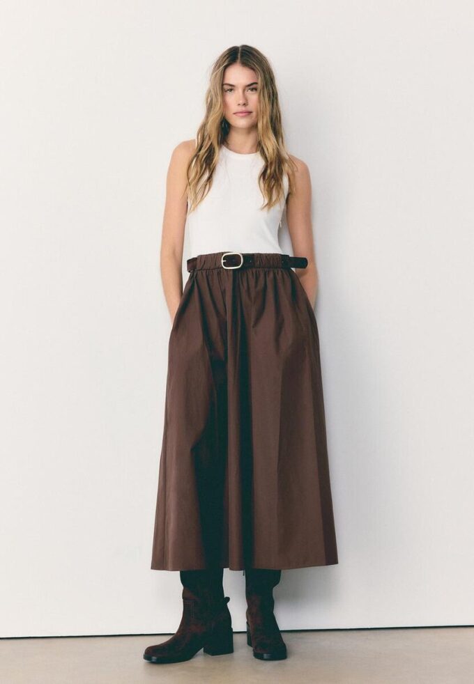 Vestito midi senza maniche in due materiali con cintura