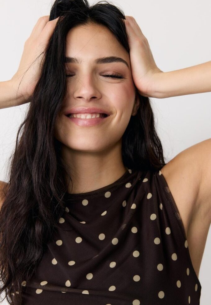 Vestito midi senza maniche in tulle a pois